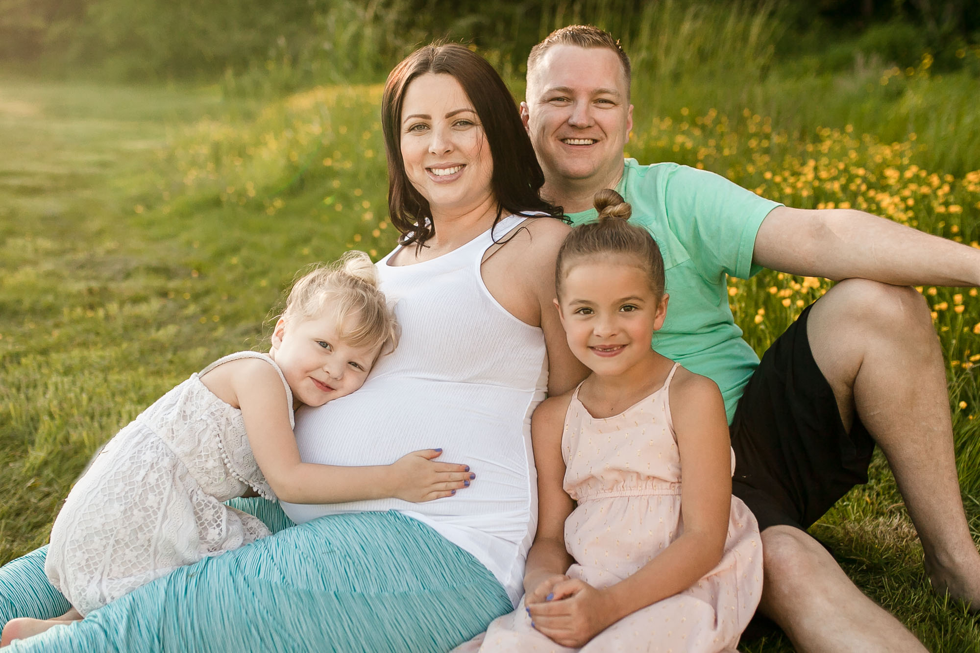 Maternity session with a family of 4 in Langley field. 