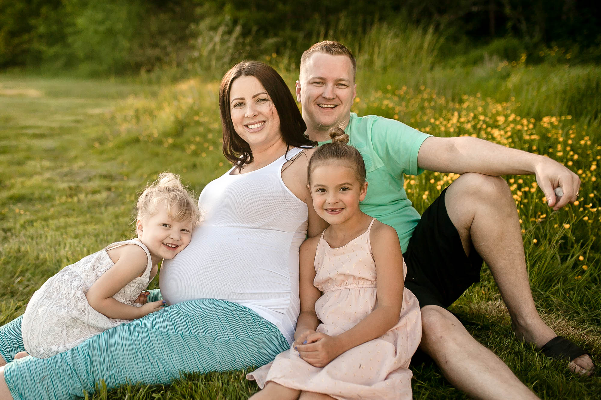 Maternity session with a family of 4 in Langley field. 